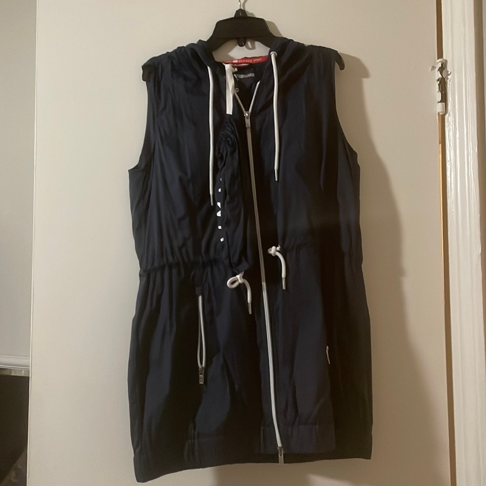Women’s Tommy Hilfiger Sport Vest w/ Water Bottle Cover